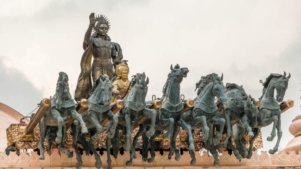 Majestic bronze monument of a warrior chariot drawn by horses in Solan, India.