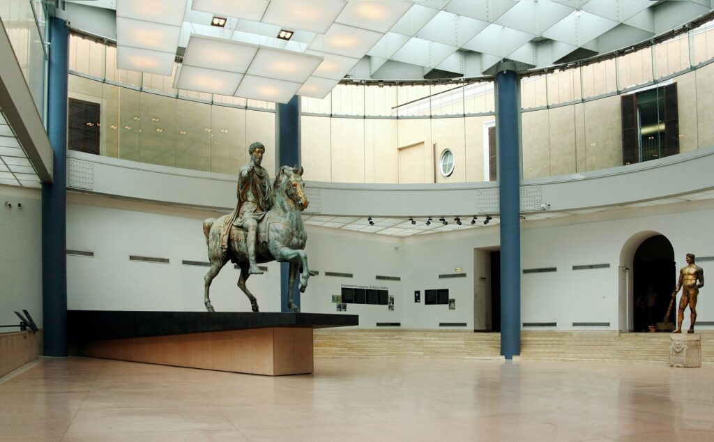 Equestrian statue of Marcus Aurelius (176 AD), Capitoline Museum (Rome). General view of the exhibition hall