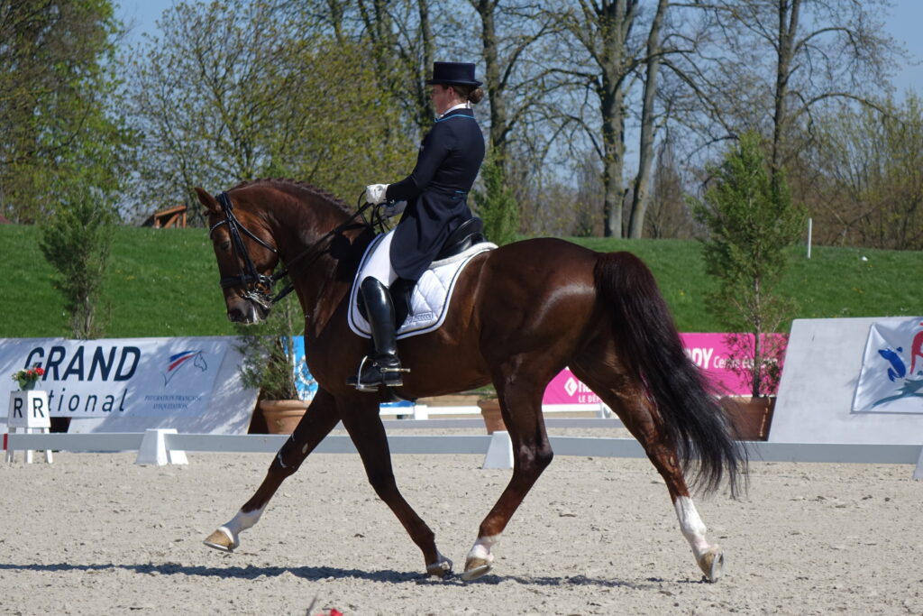 Claire Gosselin riding during the “Appuyer” movement at the Grand National 2016