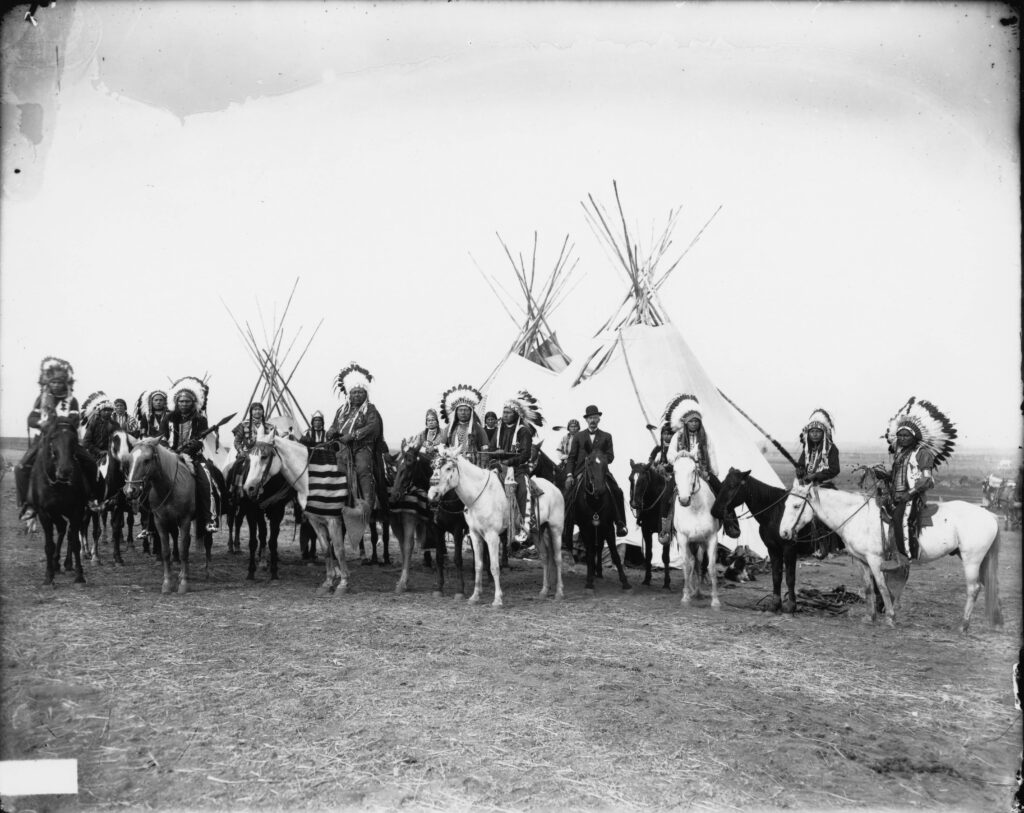 Columbia Plateau Native Americans on horses, 1908, Benjamin Gifford