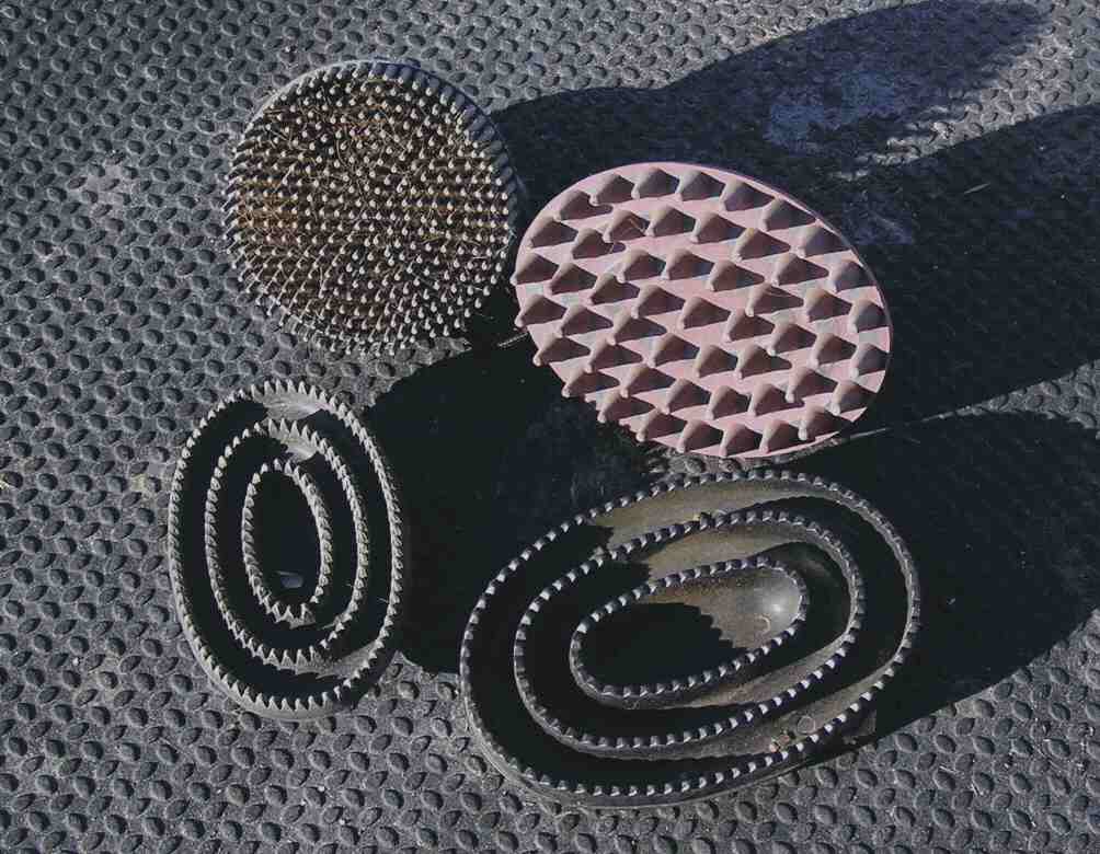 Four types of rubber currycombs, suitable for grooming horses