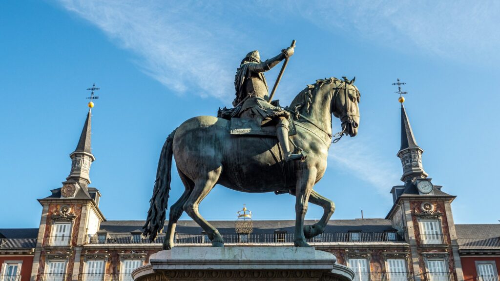 man riding horse statue during daytime