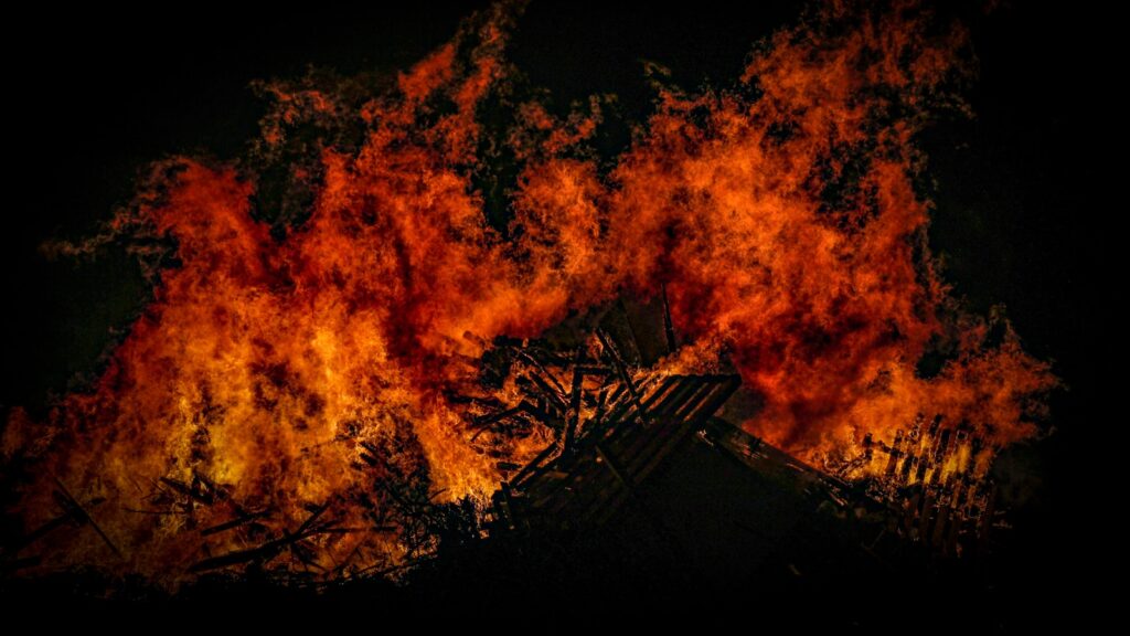 burning structure