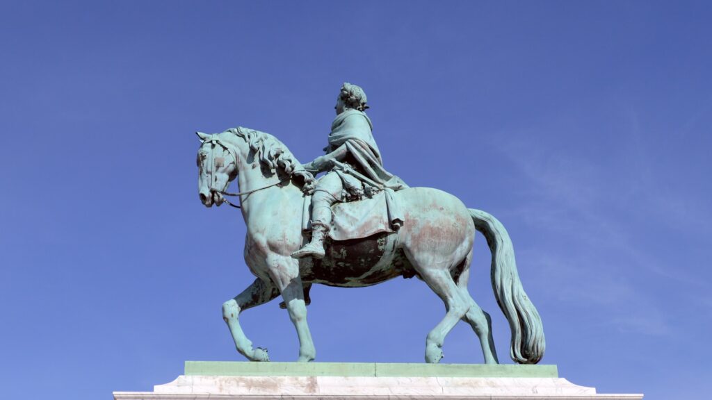 a statue of a man riding a horse